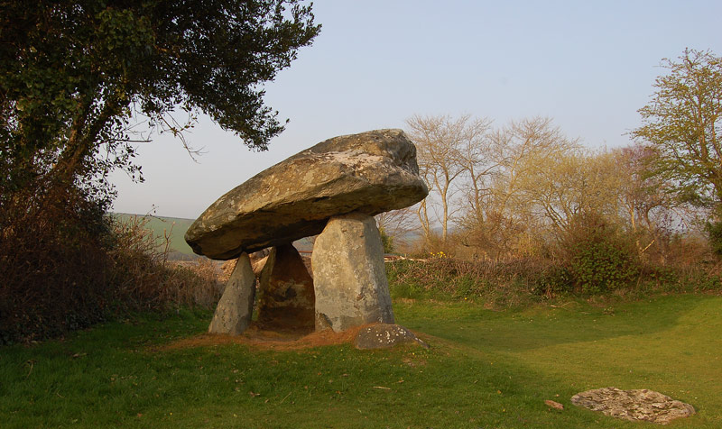 Carreg Coetan Arthur from the South