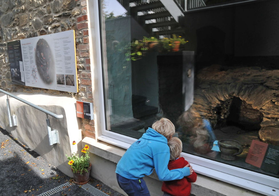 Viewing the kiln through the observation window