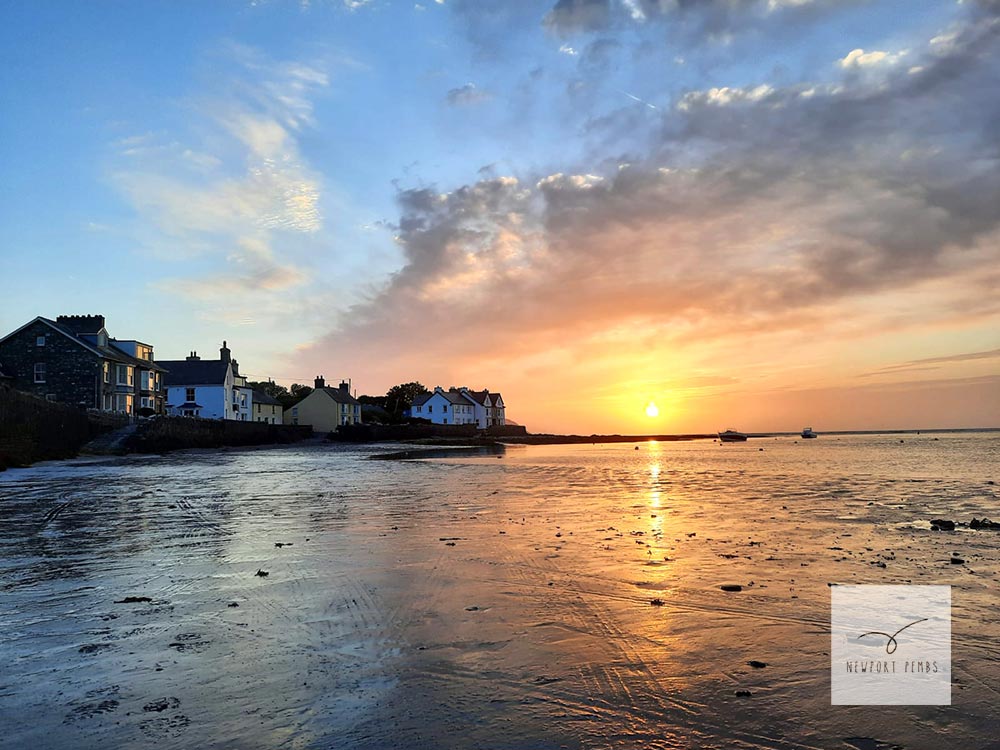 A Parrog beach sunset