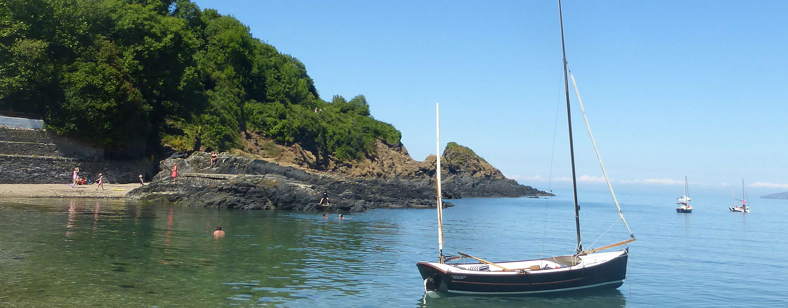 Cwm-yr-Eglwys beach near Dinas Cross