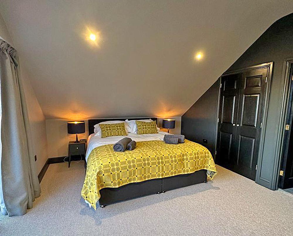 One of the 4 bedrooms One of the 4 bedrooms