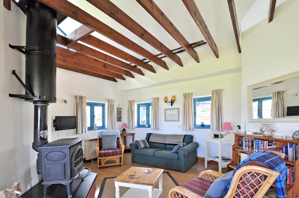 Semi open plan living / dining areas Semi open plan living / dining areas