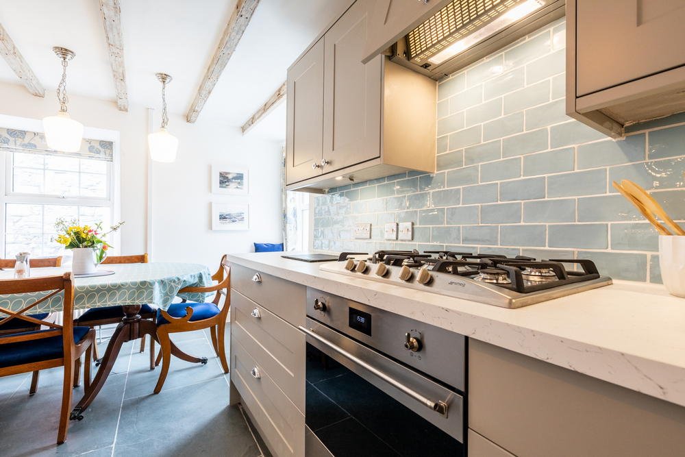 Fully equipped kitchen / dining area